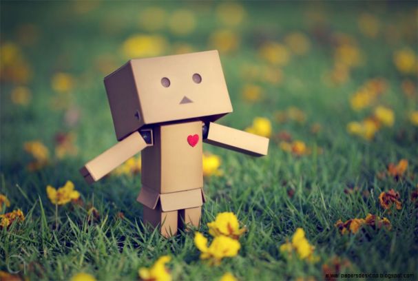 danbo-robot-looking-for-love-and-heart